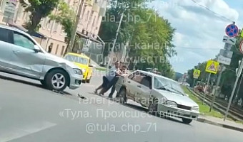 В Туле на пересечении улиц Волкова и Металлургов произошло ДТП