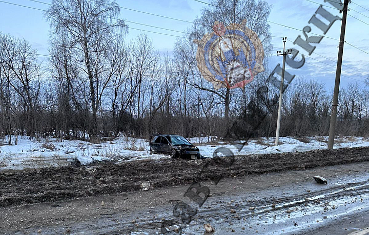Водитель Mitsubishi Libero попал в больницу после ДТП в Узловском районе