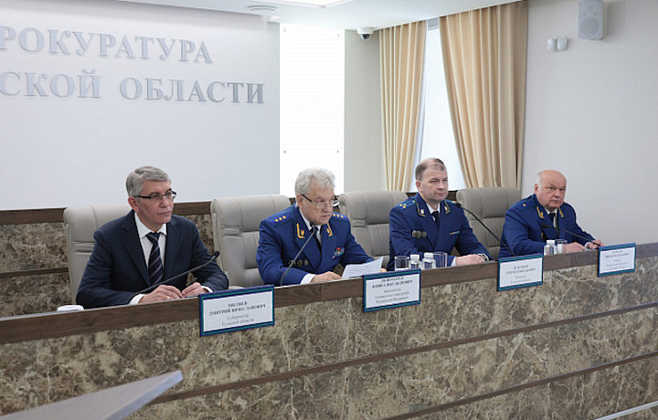 Дмитрию Миляеву 4 июля представили нового тульского прокурора Сергея Зеленцова Дмитрию Миляеву 4 июля представили нового тульского прокурора Сергея Зеленцова
