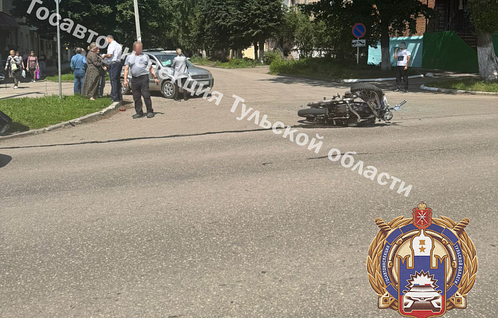 В Болохово водитель Ford Focus сбил мотоциклиста с юной пассажиркой В Болохово водитель Ford Focus сбил мотоциклиста с юной пассажиркой