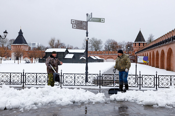 Улица полна снегожидкостей: фоторепортаж с затопленных дорог и тротуаров Тулы Улица полна снегожидкостей: фоторепортаж с затопленных дорог и тротуаров Тулы
