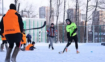 В Туле прошло открытие турнира по хоккею в валенках