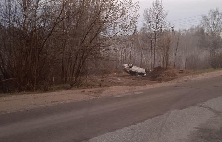 Иномарка слетела в кювет и опрокинулась на трассе М-2 в Заокском районе