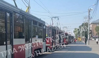 Пробка из трамваев образовалась на Зеленстрое в Туле из-за падения пассажирки