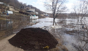 Жители Алексина опубликовали фотографии подтопленной улицы Рыбной