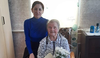 Бывшая жительница блокадного Ленинграда Валентина Бренчукова отметила в Туле 90-летний юбилей