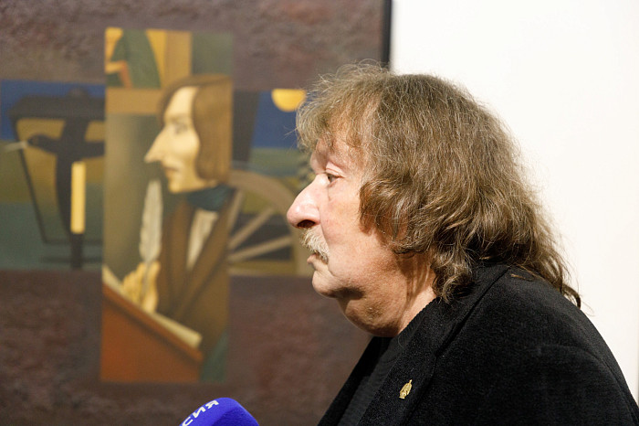 Таинственные маски и средневековые мотивы: в Туле открылась выставка художника Александра Майорова