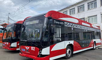 «Администрация города большое внимание уделяет развитию общественного транспорта»: Илья Беспалов осмотрел два новых троллейбуса, которые уже завтра выйдут на маршруты