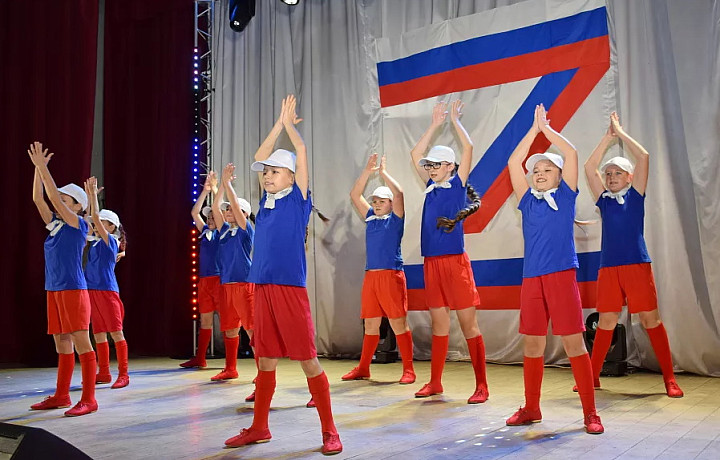 В Узловой прошел патриотический концерт «Россия! Русь! Великая страна»