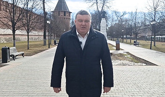 ﻿Беспалов прочитал тулякам любимое стихотворение в честь Дня поэзии