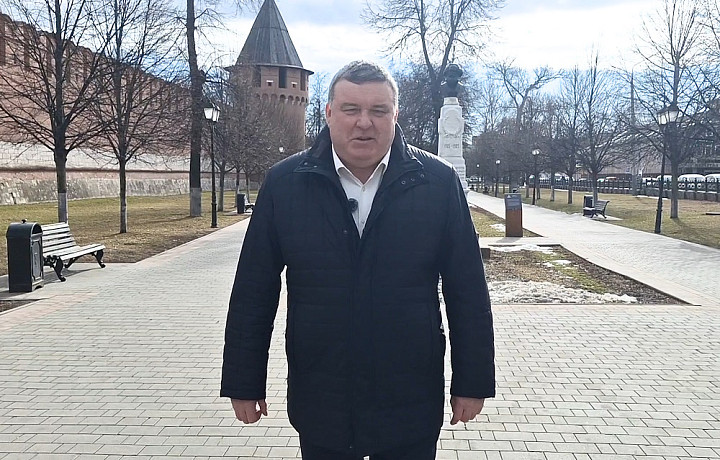 Беспалов прочитал тулякам любимое стихотворение в честь Дня поэзии Беспалов прочитал тулякам любимое стихотворение в честь Дня поэзии