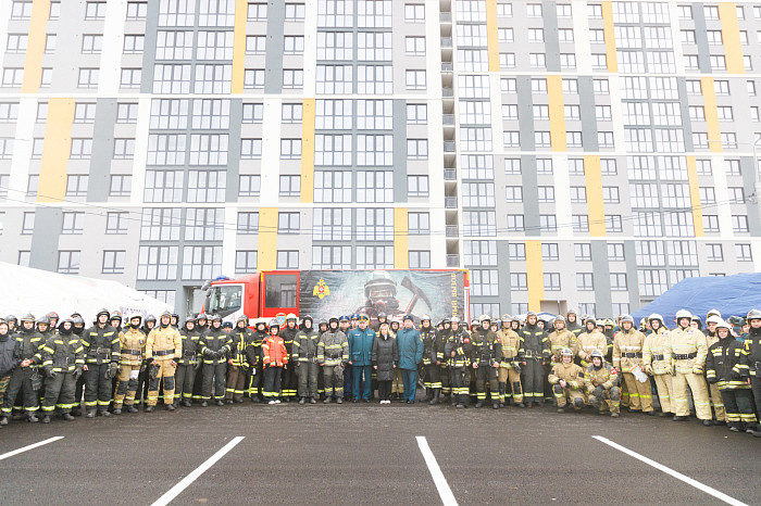 В Туле спасатель в полной экипировке поднялся на 25 этаж за три минуты и семь секунд В Туле спасатель в полной экипировке поднялся на 25 этаж за три минуты и семь секунд